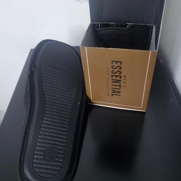 Men’s Essential Slipper Collection Brand new In Box size 10-11 Large - Picture 2 of 8